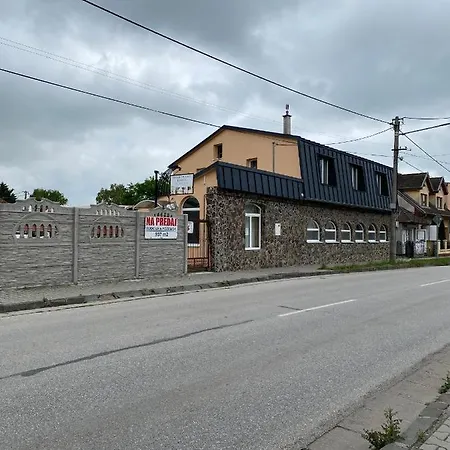 Karol Aparthotel *
