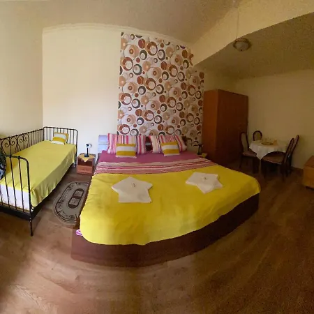 Karol Aparthotel *